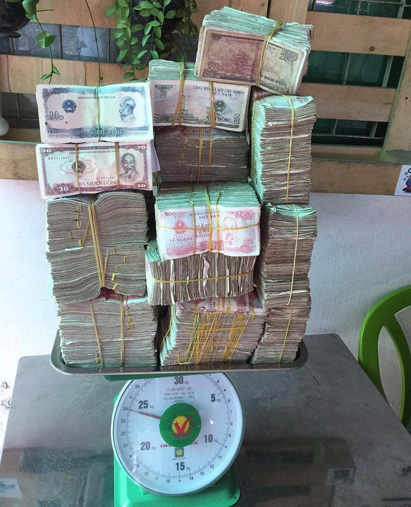 [-]Tài[-]xế[-]dùng[-]tiền[-]lẻ[-]mua[-]vé[-]qua[-]trạm[-]BOT[-]Cai[-]Lậy[-]có[-]vi[-]phạm?